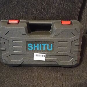 Compact cordless chainsaw kit. Includes battery and charger.